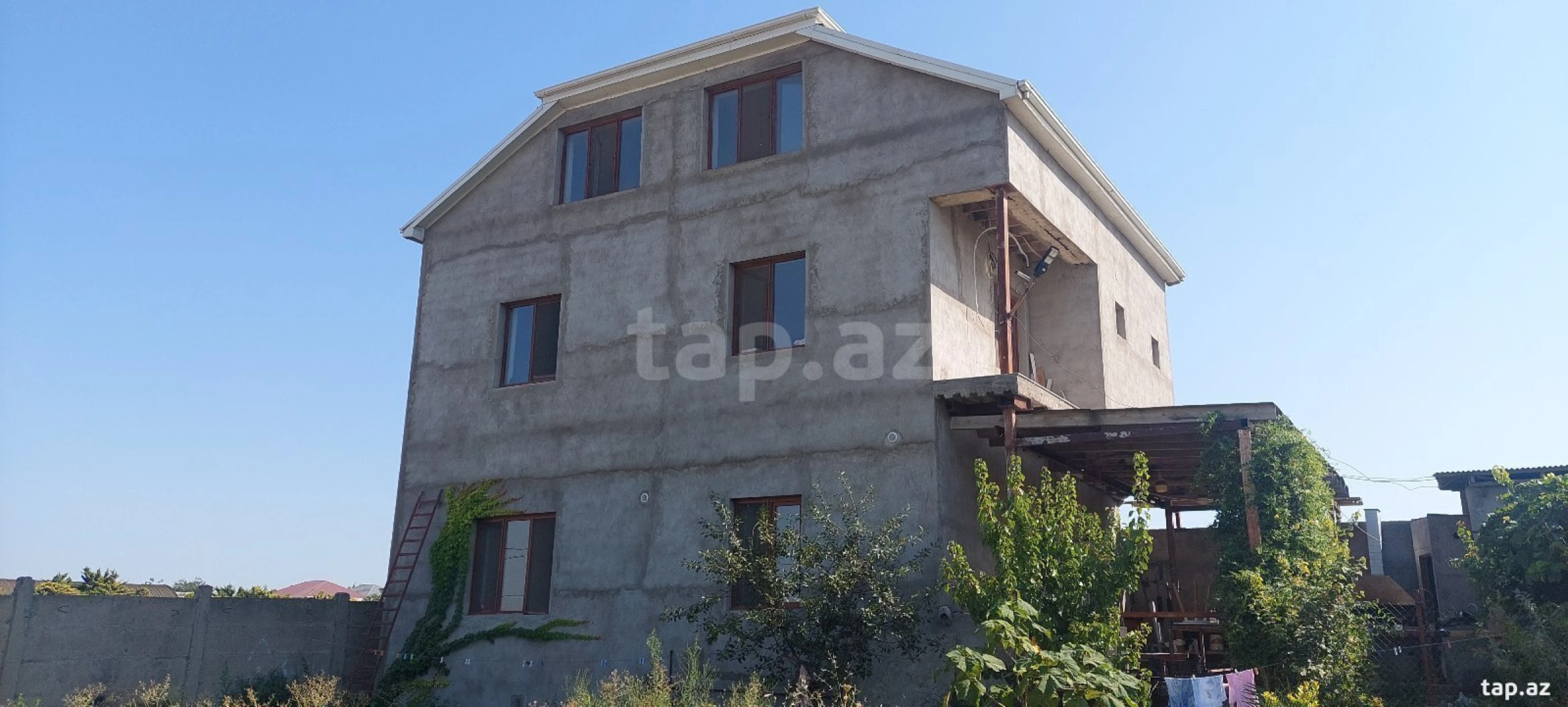 Satılır 5 otaqlı həyət evi