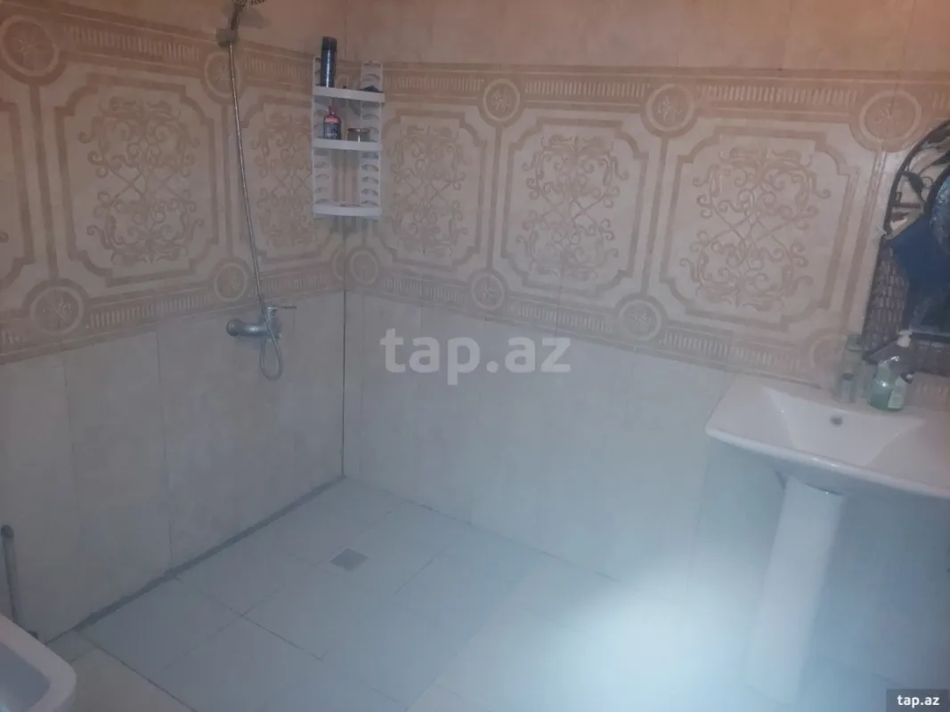 Satılır 5 otaqlı həyət evi