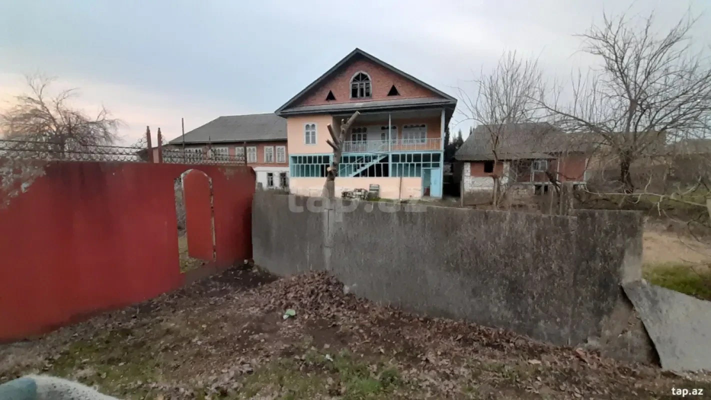 Satılır 5 otaqlı həyət evi 216.2 m²