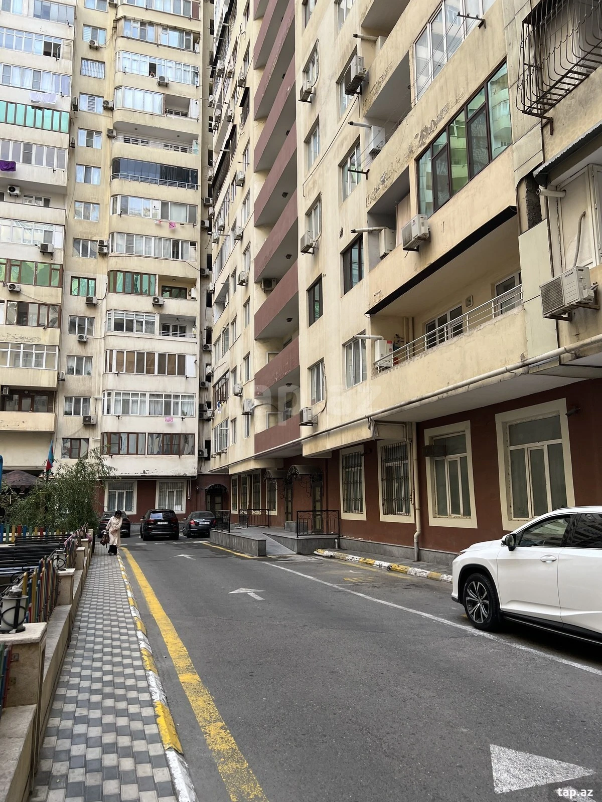 Satılır 3 otaqlı yeni tikili 75 m²