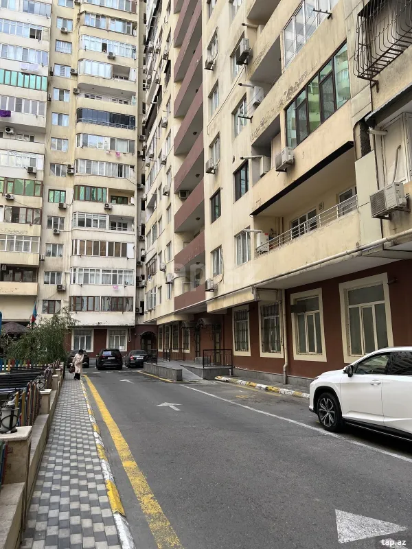 Satılır 3 otaqlı yeni tikili 75 m²