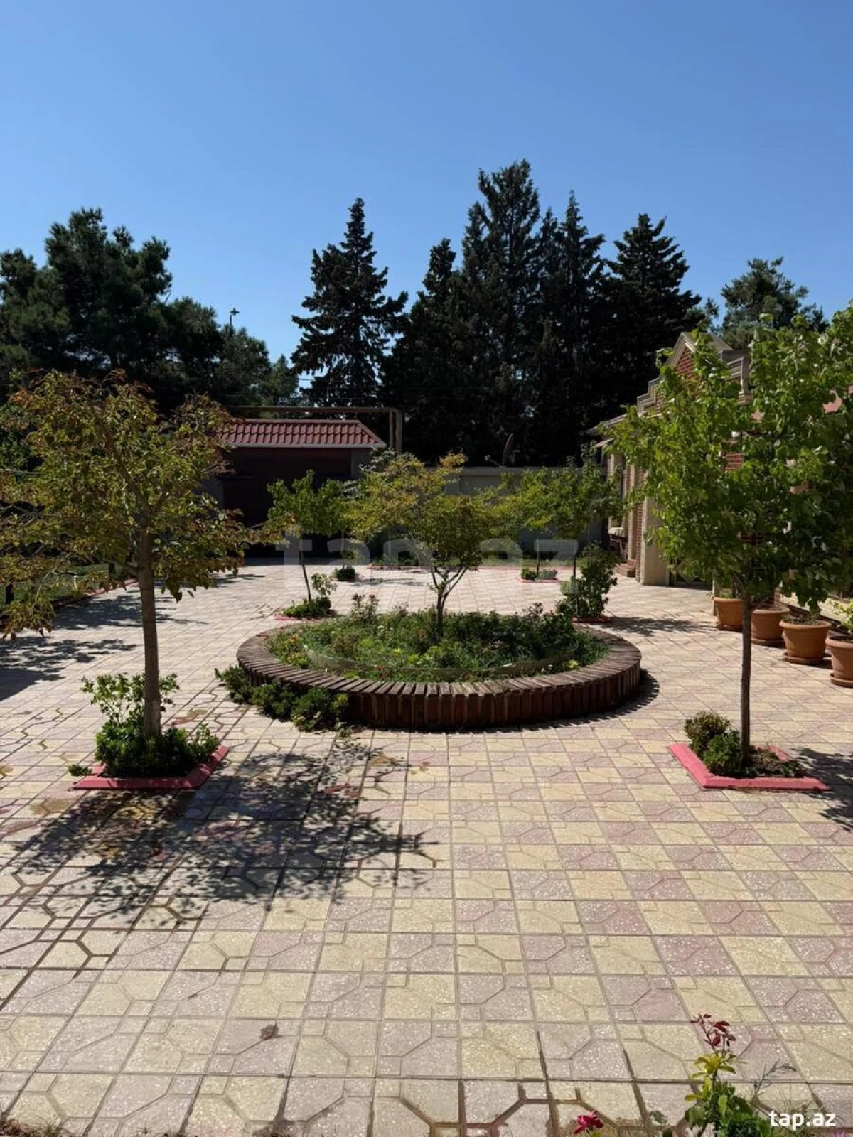 Satılır 6 otaqlı həyət evi