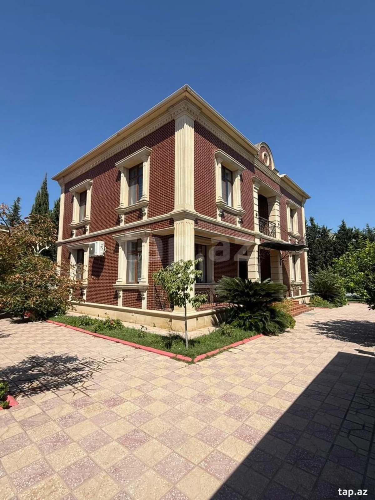 Satılır 6 otaqlı həyət evi