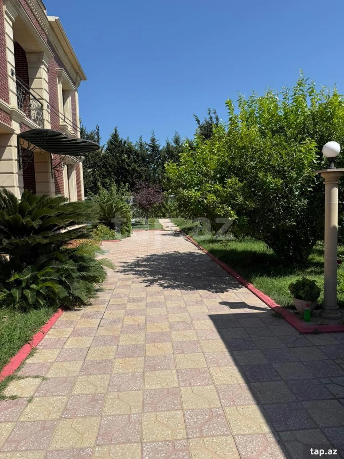 Satılır 6 otaqlı həyət evi