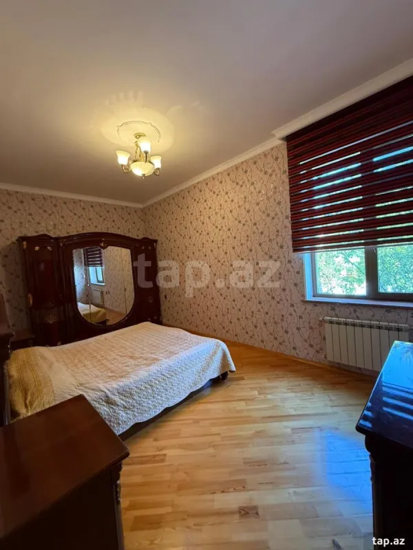 Satılır 6 otaqlı həyət evi