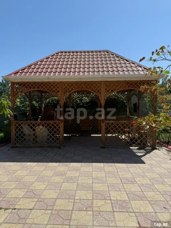 Satılır 6 otaqlı həyət evi