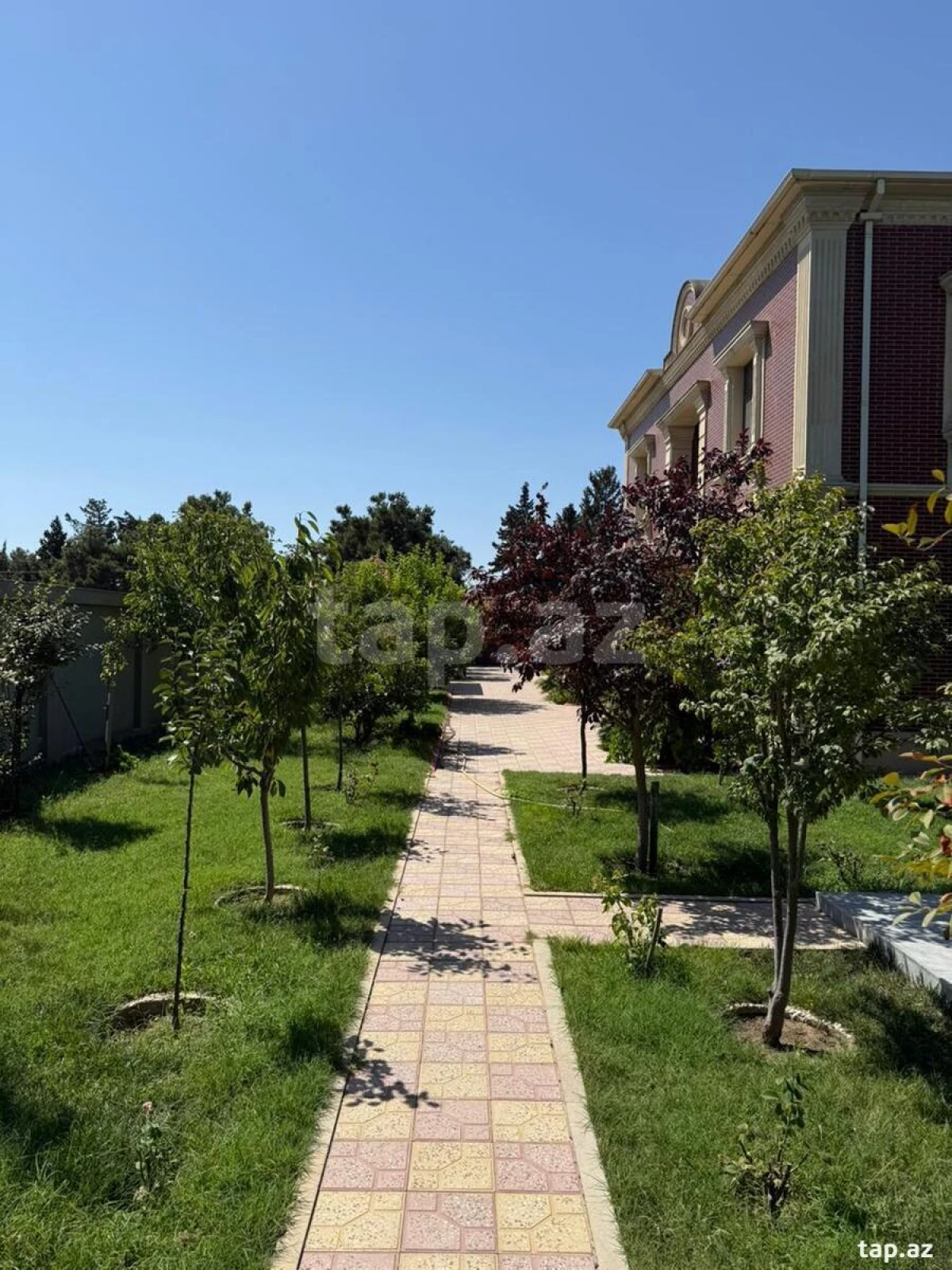 Satılır 6 otaqlı həyət evi