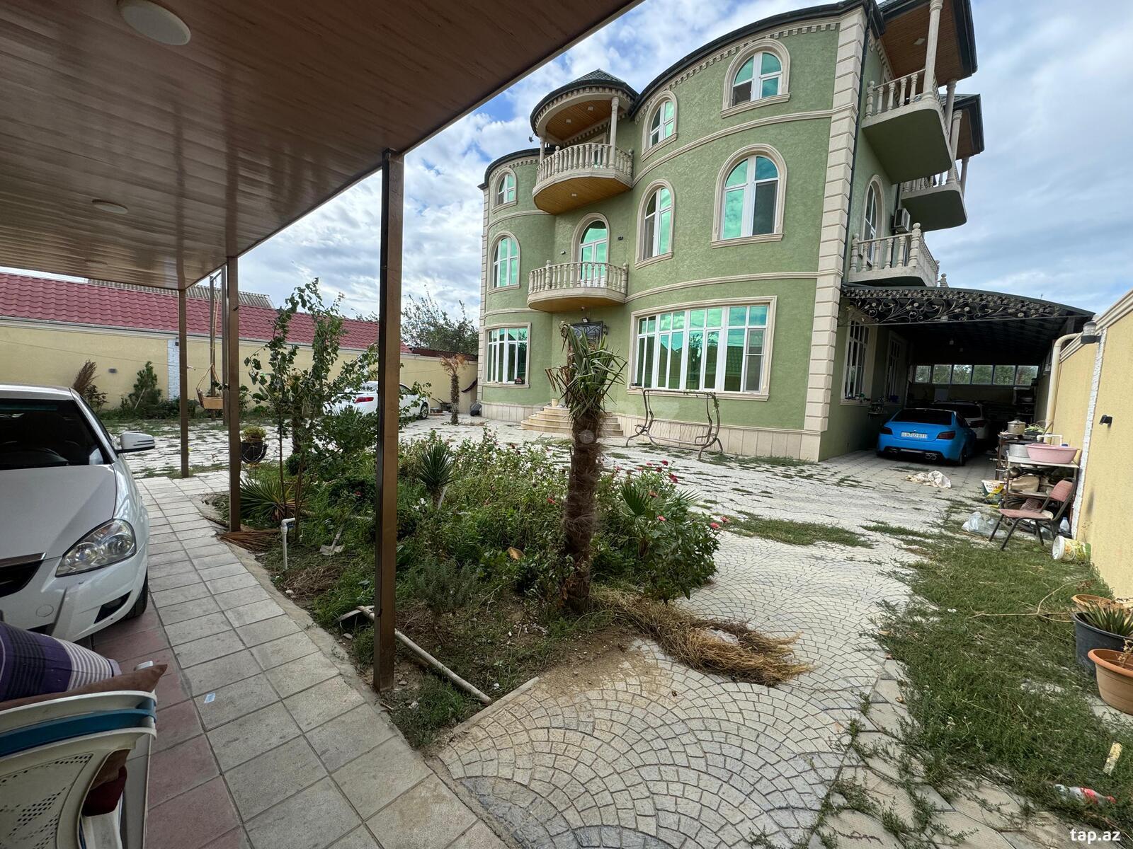 Satılır 6 otaqlı həyət evi 600 m²
