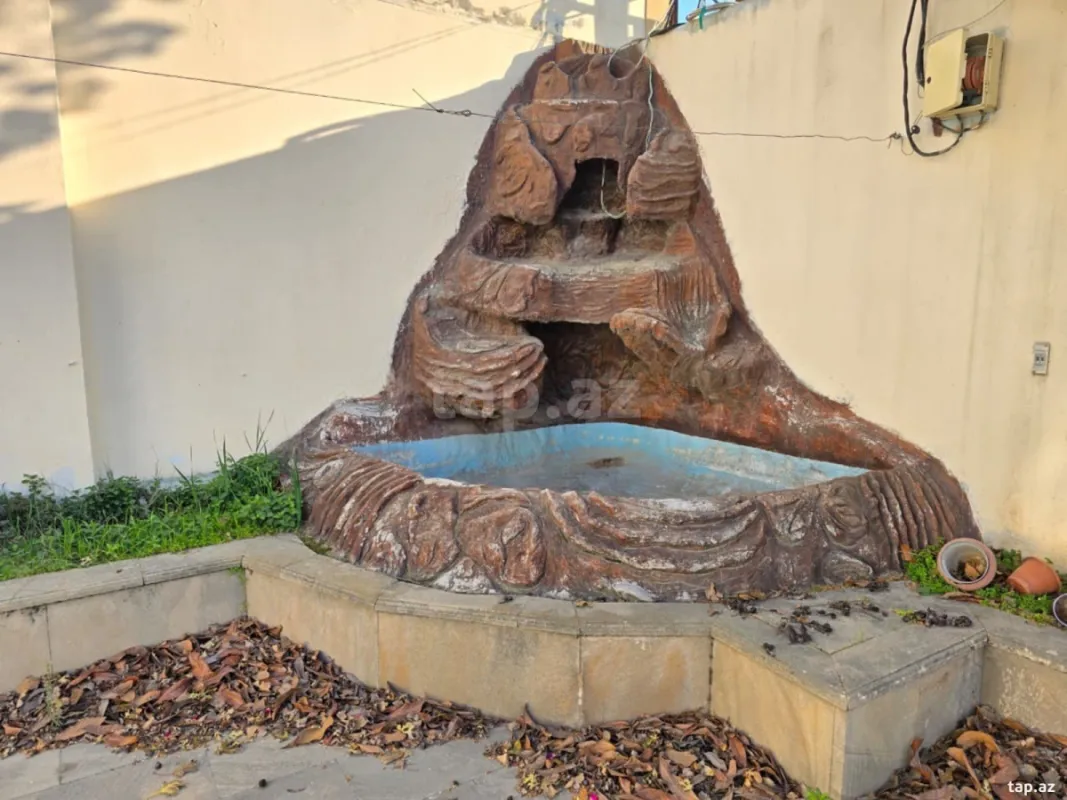 Satılır 6 otaqlı həyət evi 450 m²