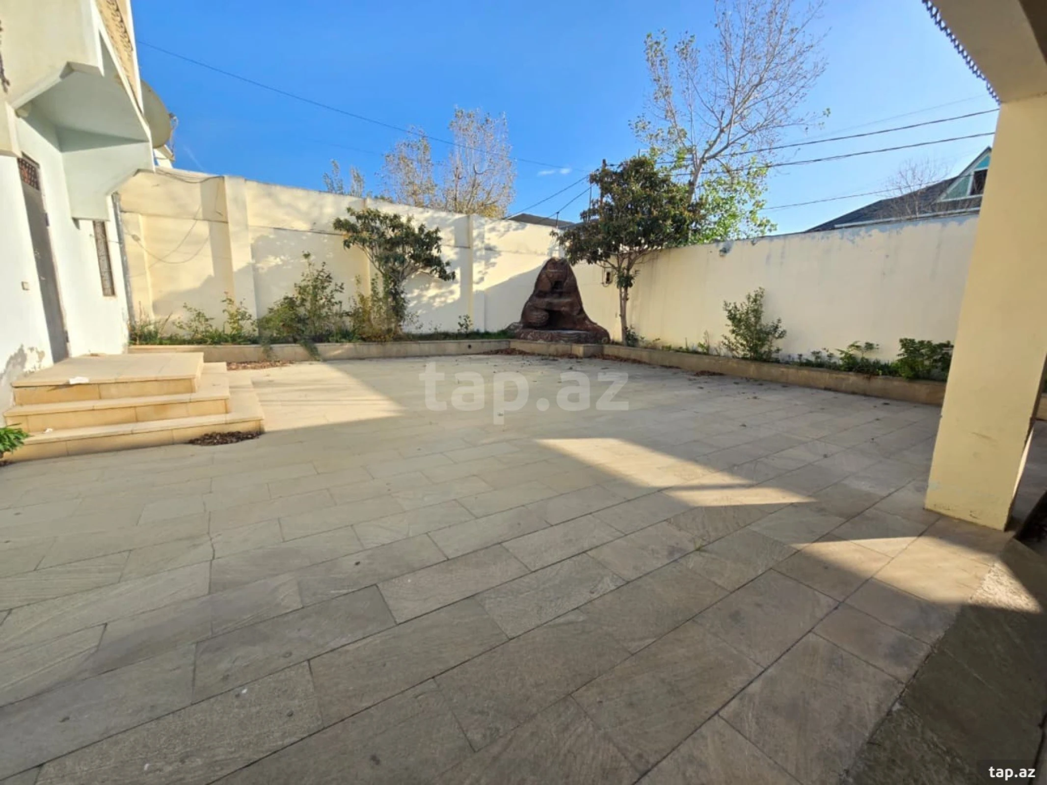 Satılır 6 otaqlı həyət evi 450 m²