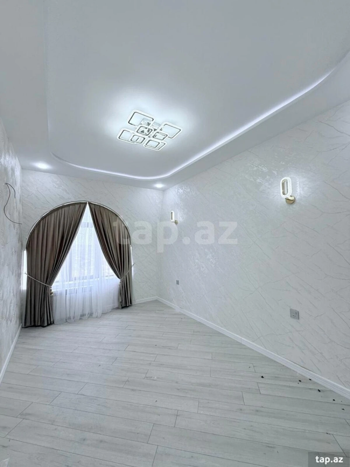 Satılır 2 otaqlı yeni tikili 61 m²
