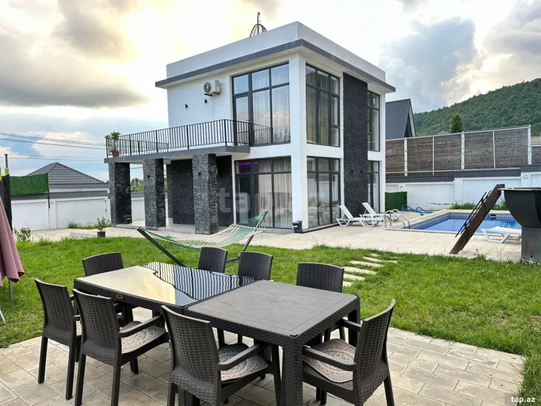 Satılır 4 otaqlı həyət evi