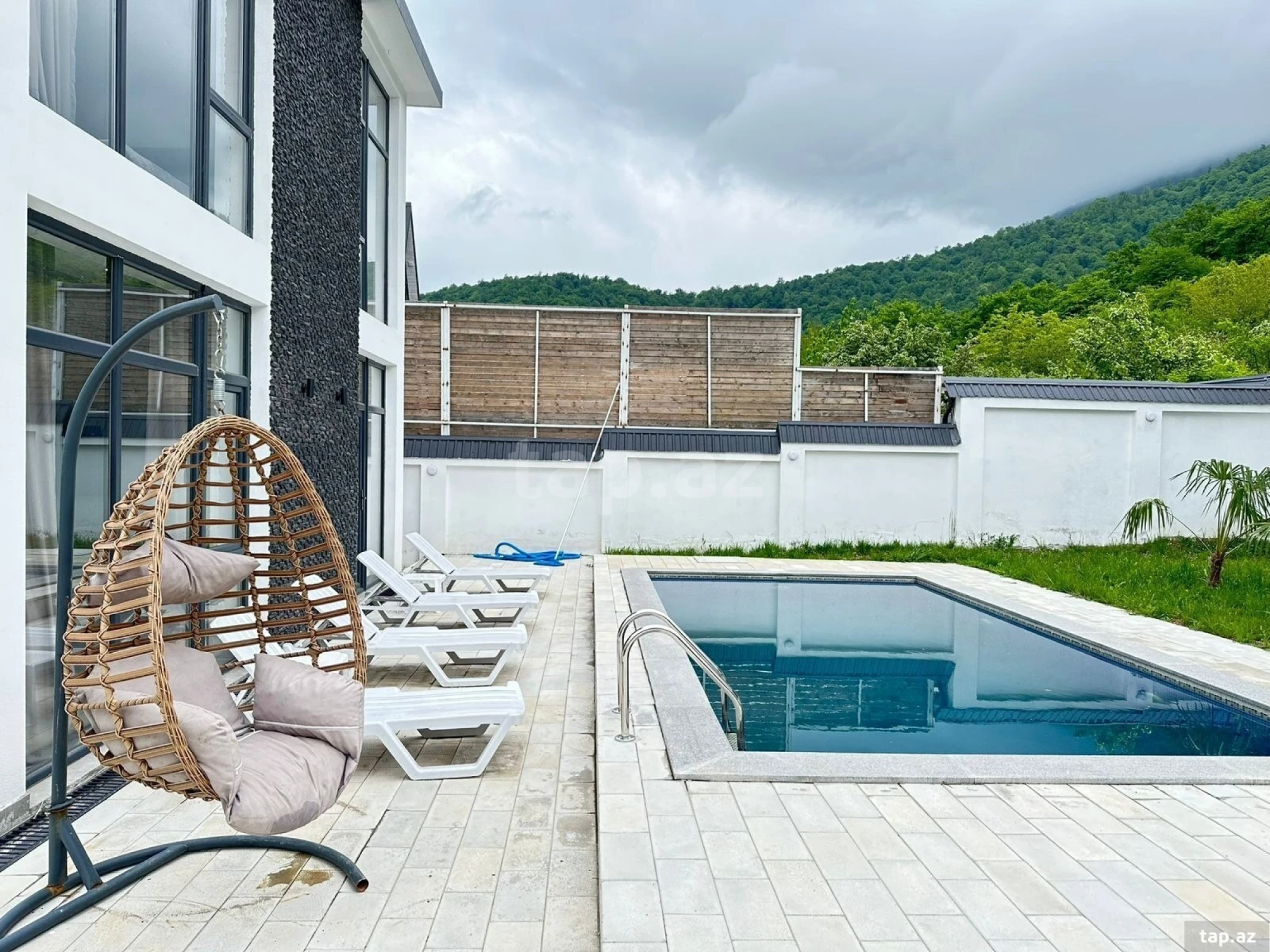 Satılır 4 otaqlı həyət evi