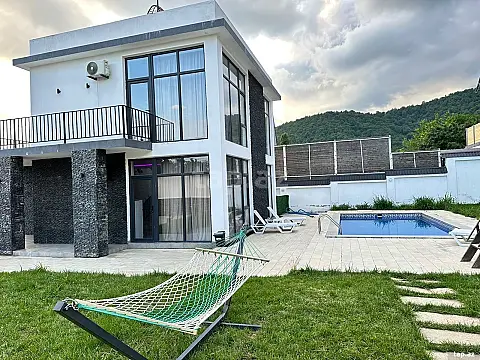 Satılır 4 otaqlı həyət evi