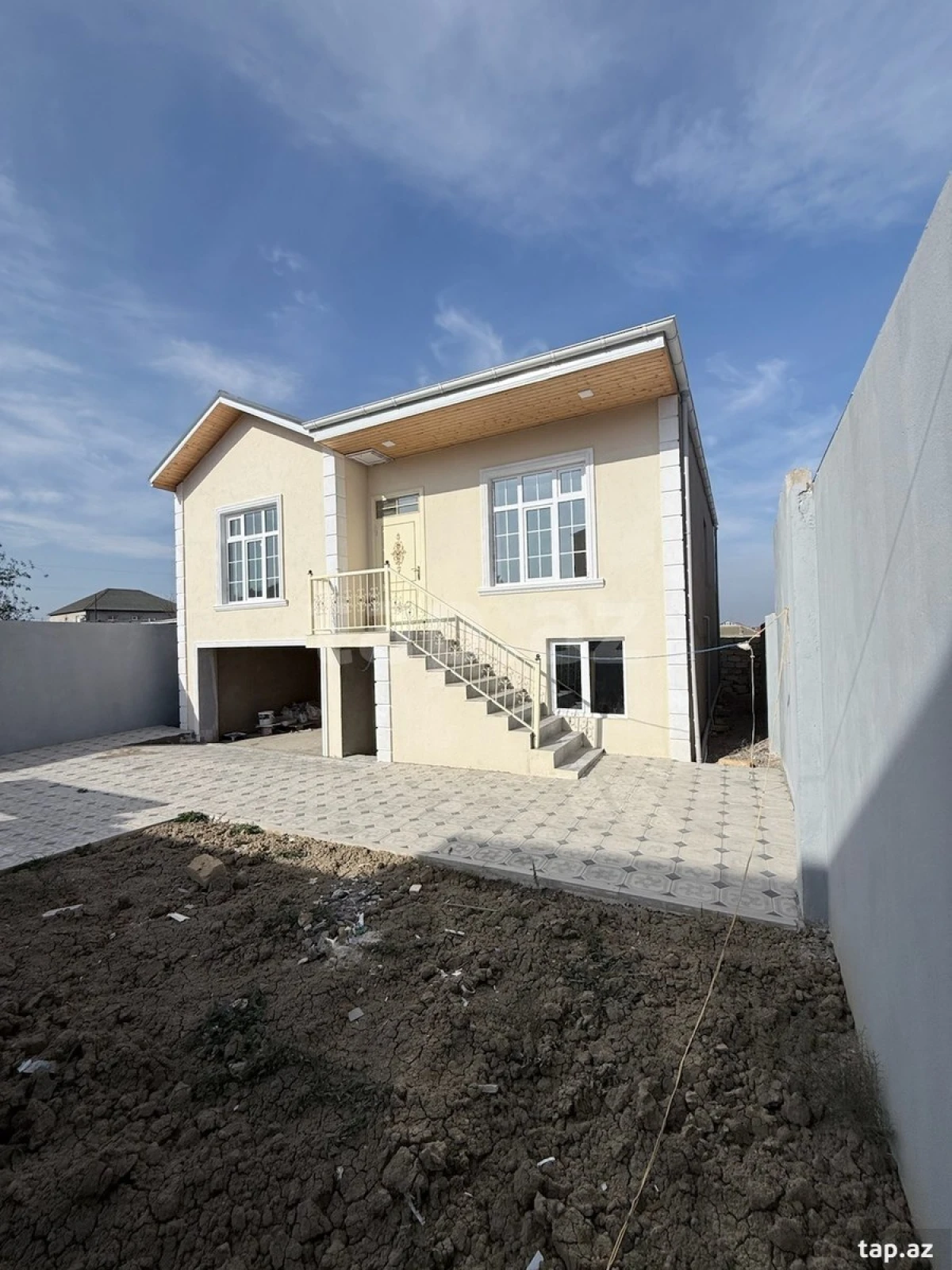 Satılır 4 otaqlı həyət evi