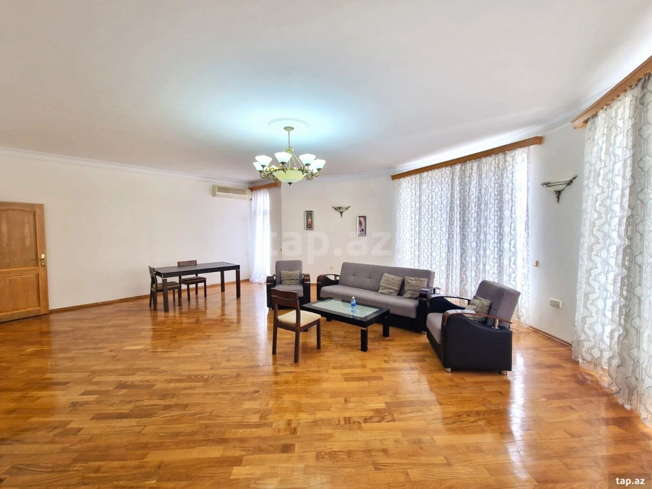 Kirayə verilir 4 otaqlı yeni tikili 220 m²