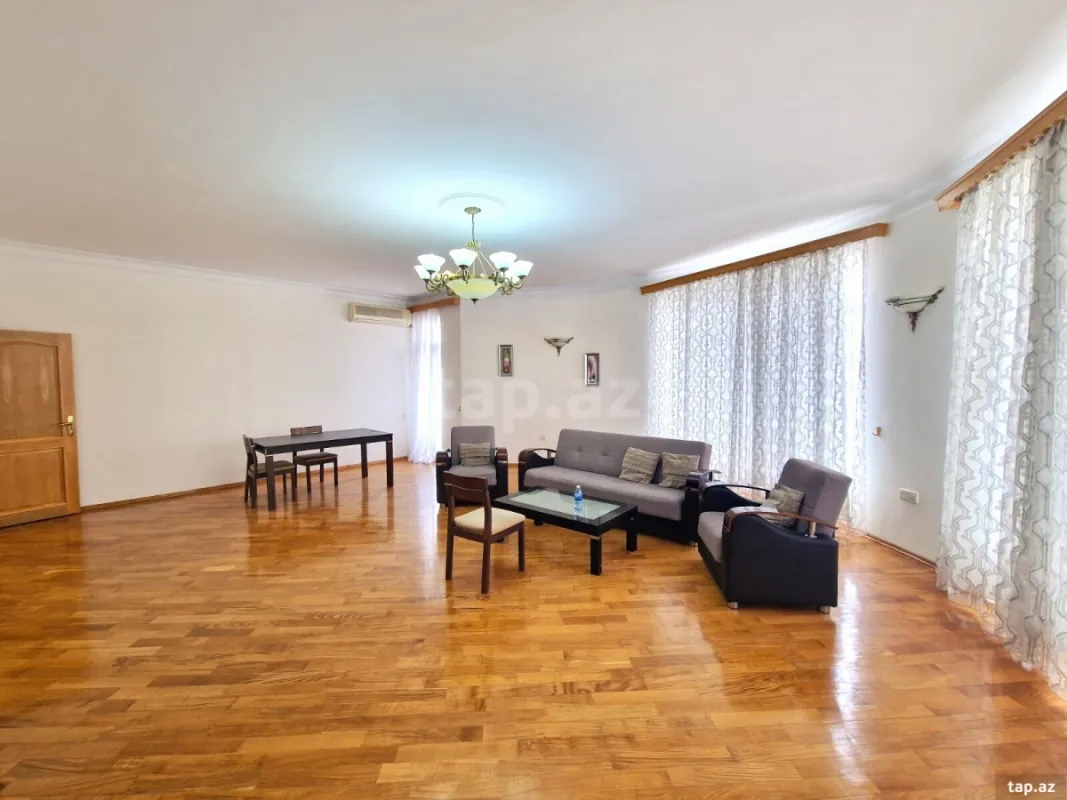 Kirayə verilir 4 otaqlı yeni tikili 220 m²