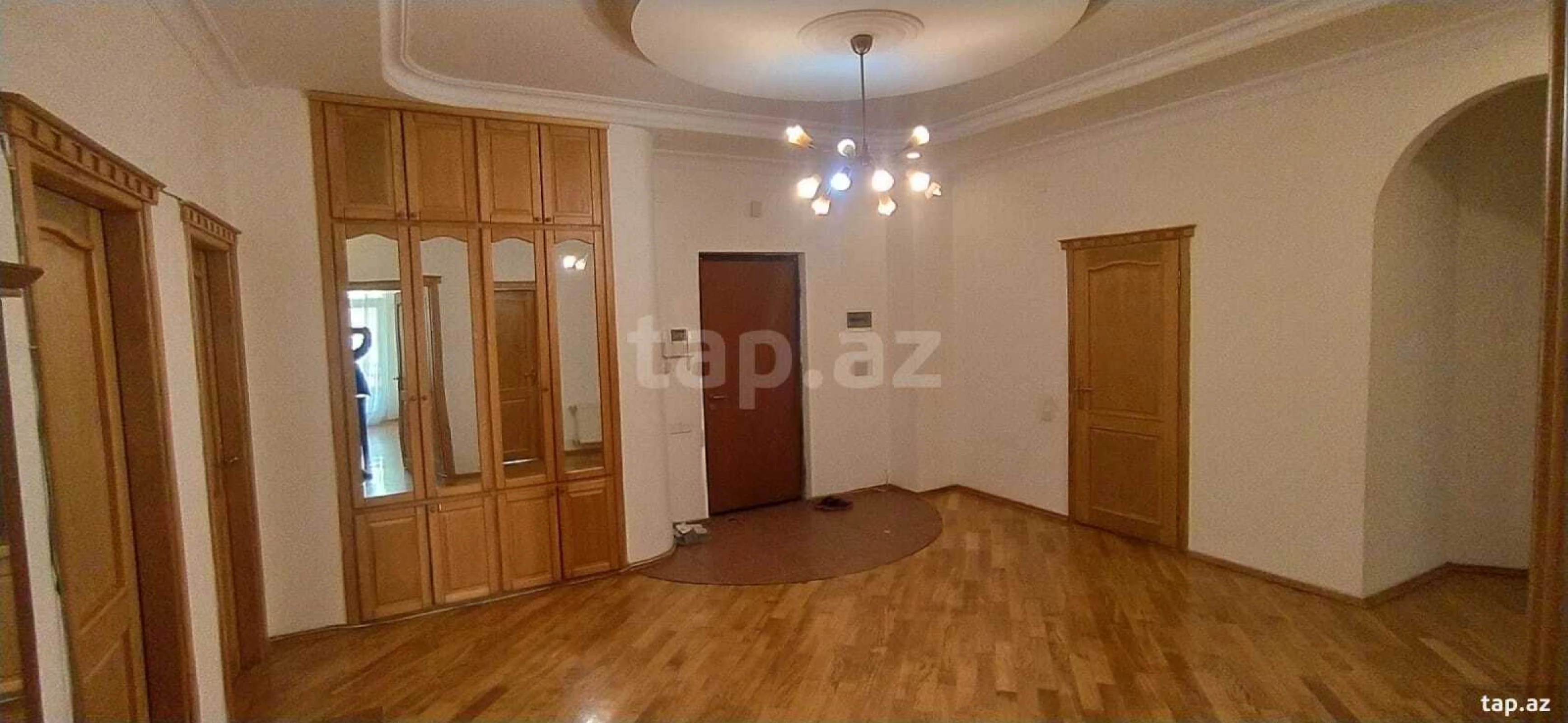 Kirayə verilir 4 otaqlı yeni tikili 220 m²