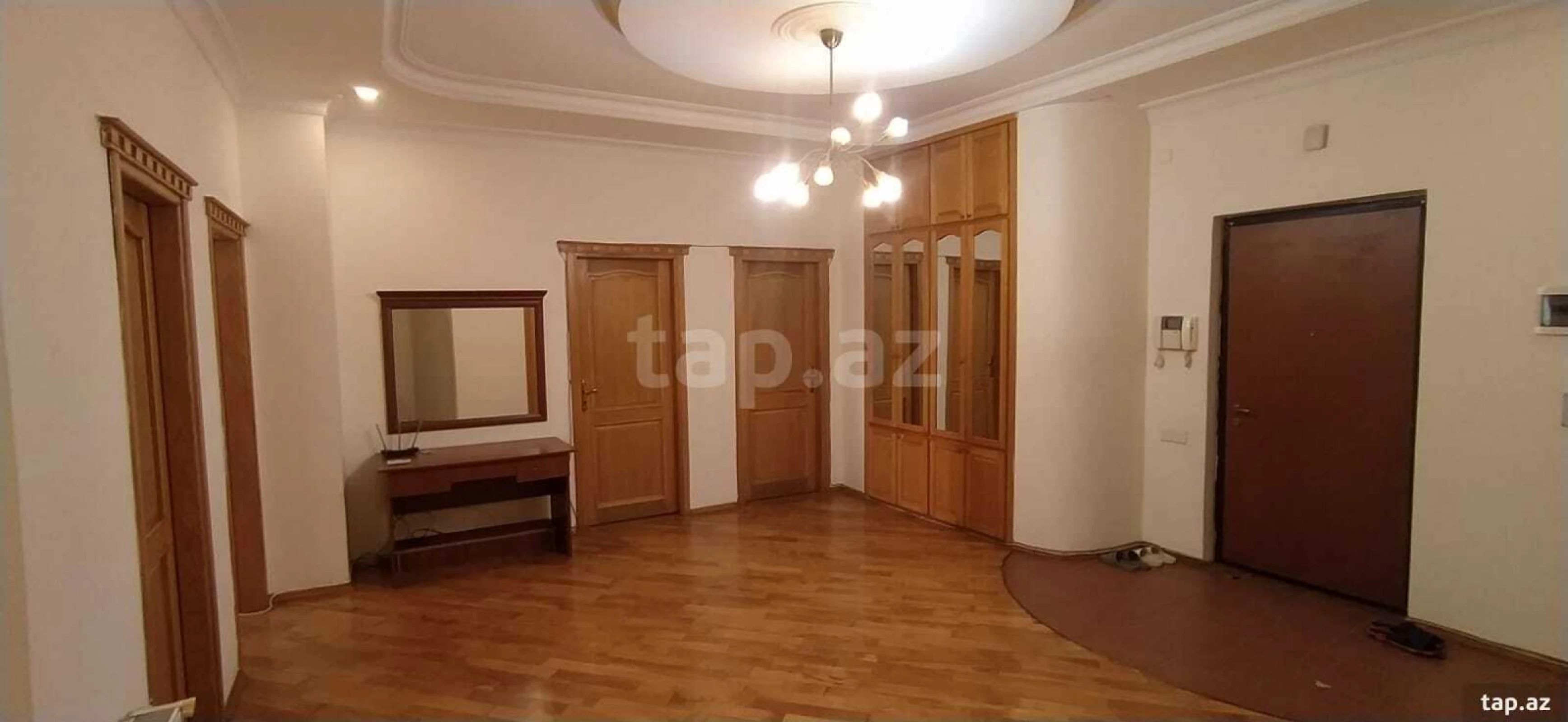 Kirayə verilir 4 otaqlı yeni tikili 220 m²