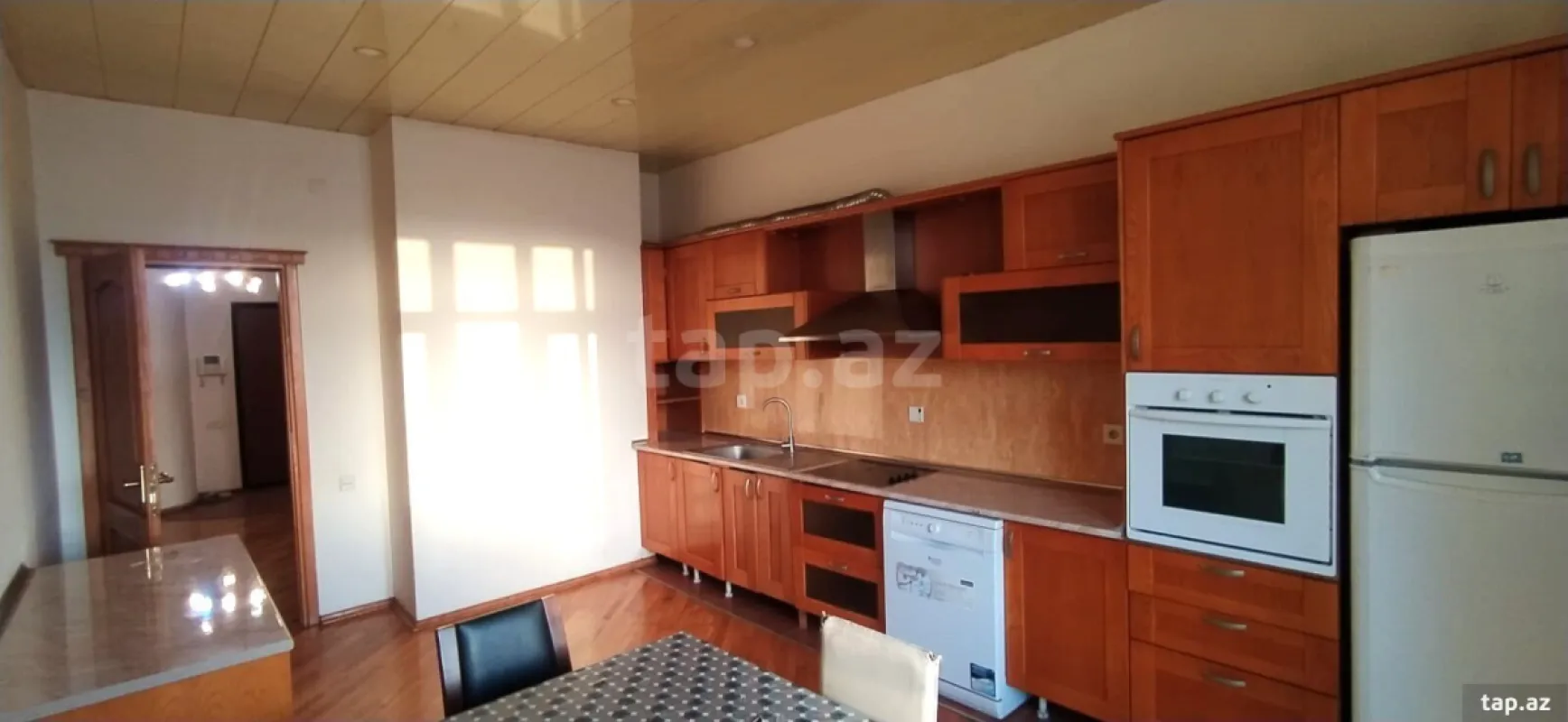 Kirayə verilir 4 otaqlı yeni tikili 220 m²