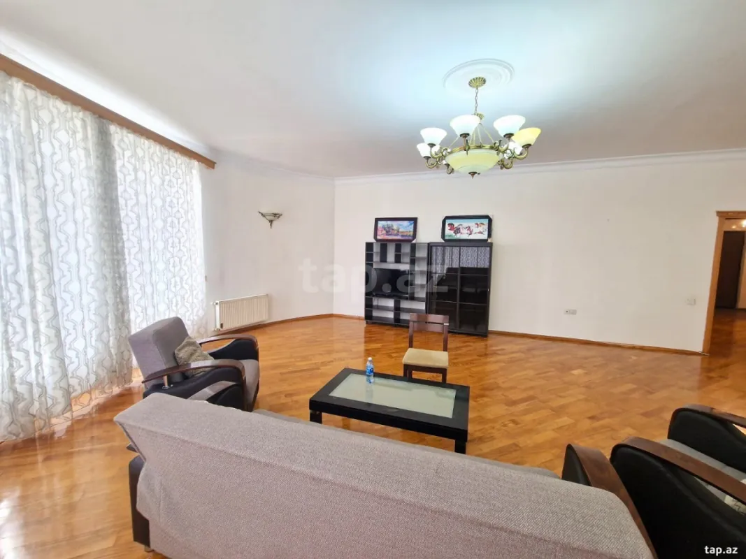 Kirayə verilir 4 otaqlı yeni tikili 220 m²