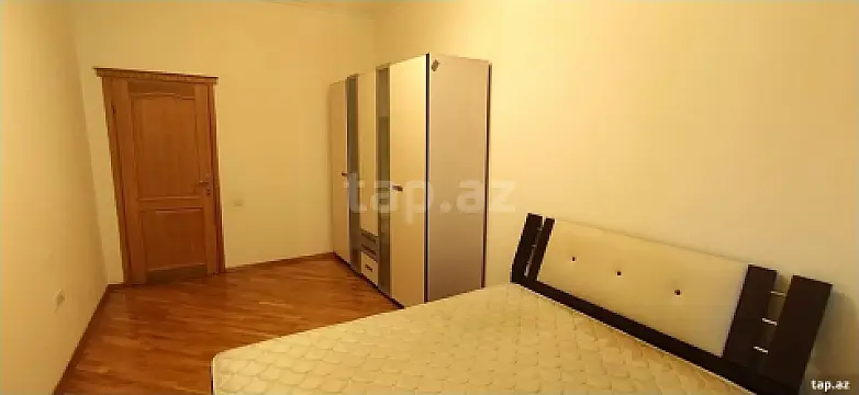 Kirayə verilir 4 otaqlı yeni tikili 220 m²