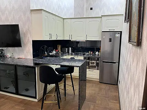 Kirayə verilir 2 otaqlı mənzil 65 m²