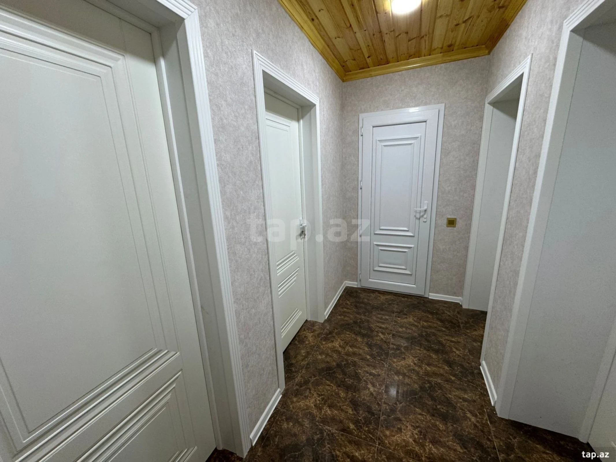 Satılır 6 otaqlı həyət evi