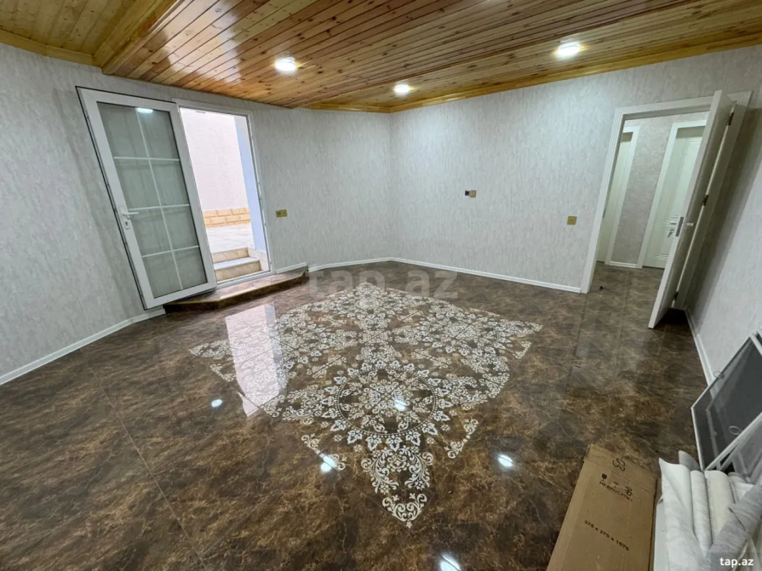 Satılır 6 otaqlı həyət evi