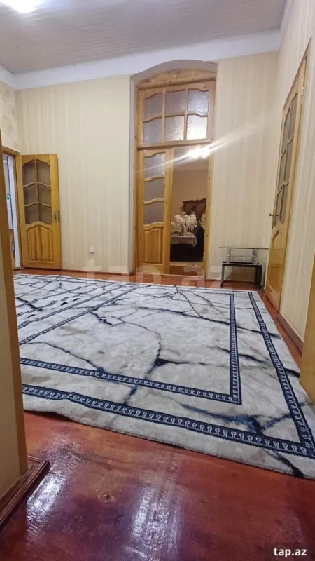 Satılır 4 otaqlı mənzil 105 m²