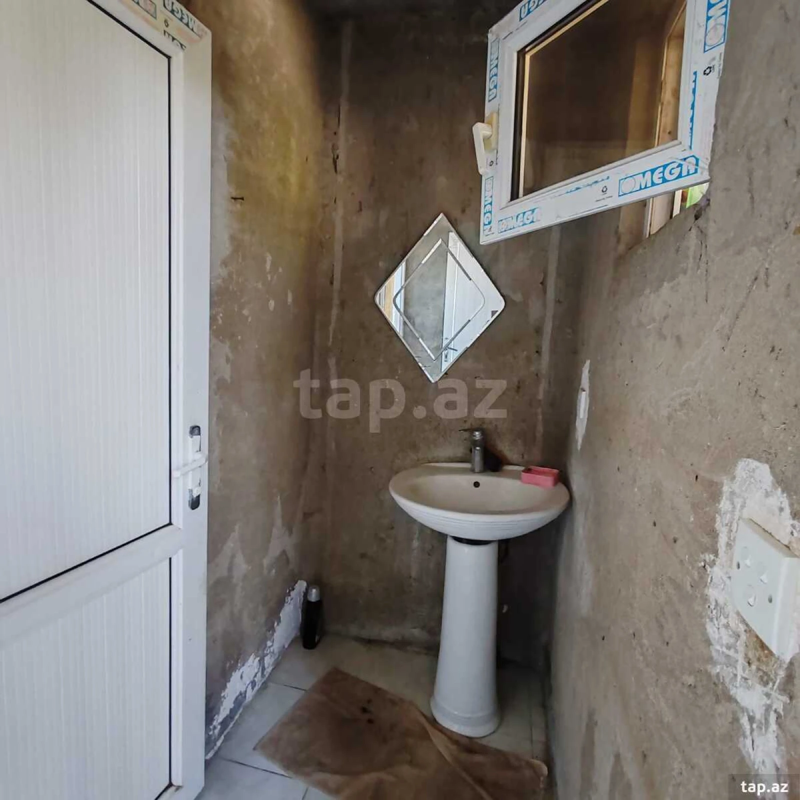 Satılır 4 otaqlı həyət evi