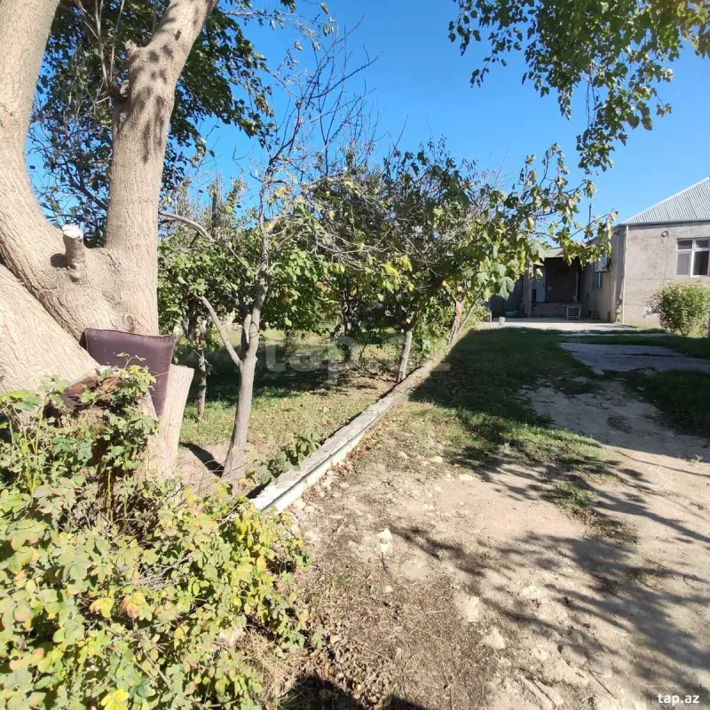 Satılır 4 otaqlı həyət evi
