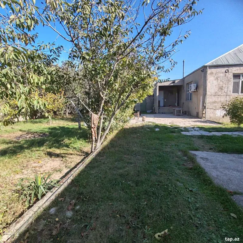 Satılır 4 otaqlı həyət evi