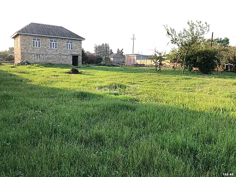 Satılır 6 otaqlı həyət evi