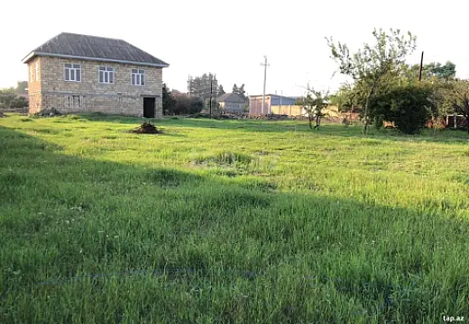 Satılır 6 otaqlı həyət evi