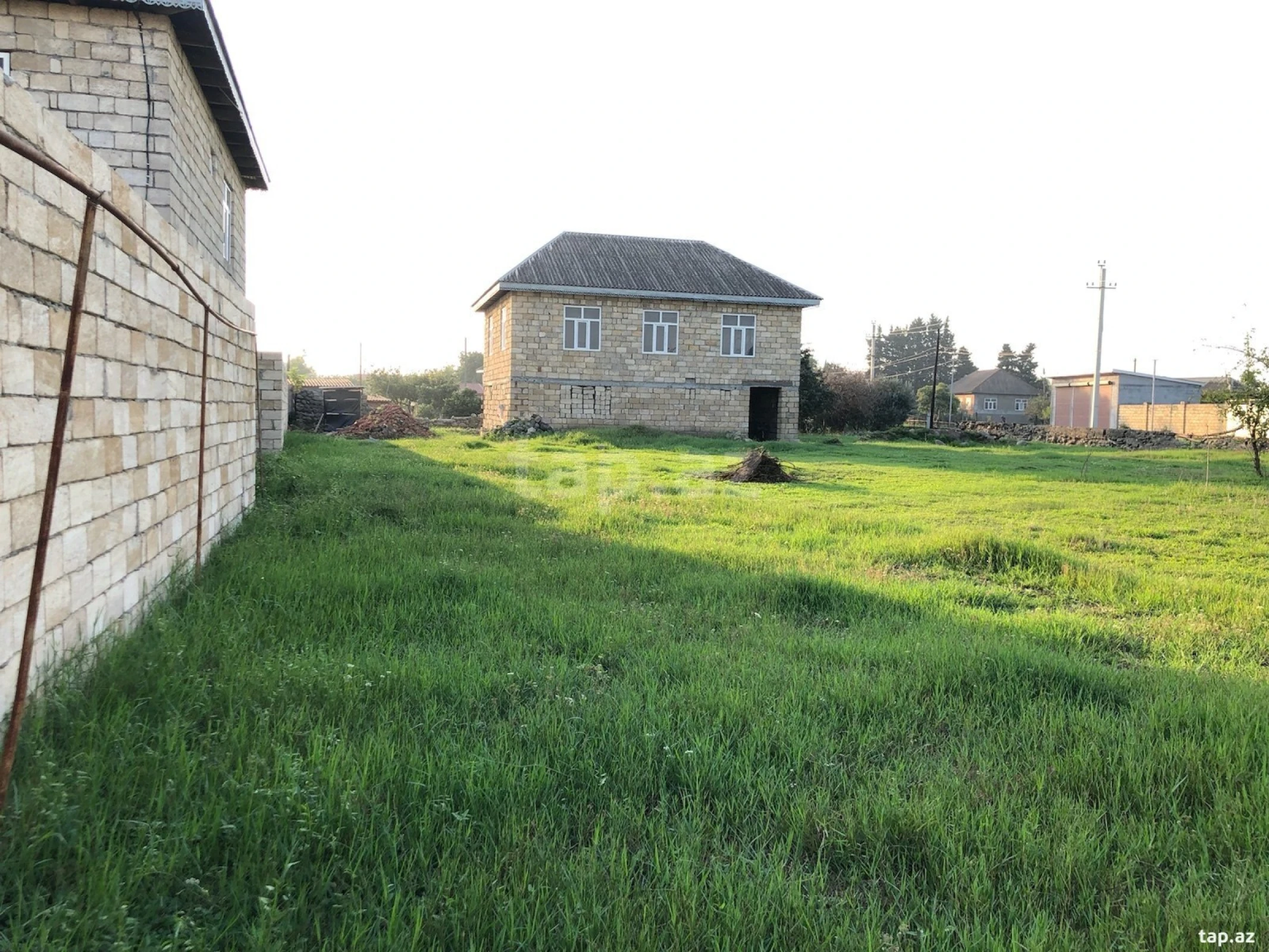 Satılır 6 otaqlı həyət evi