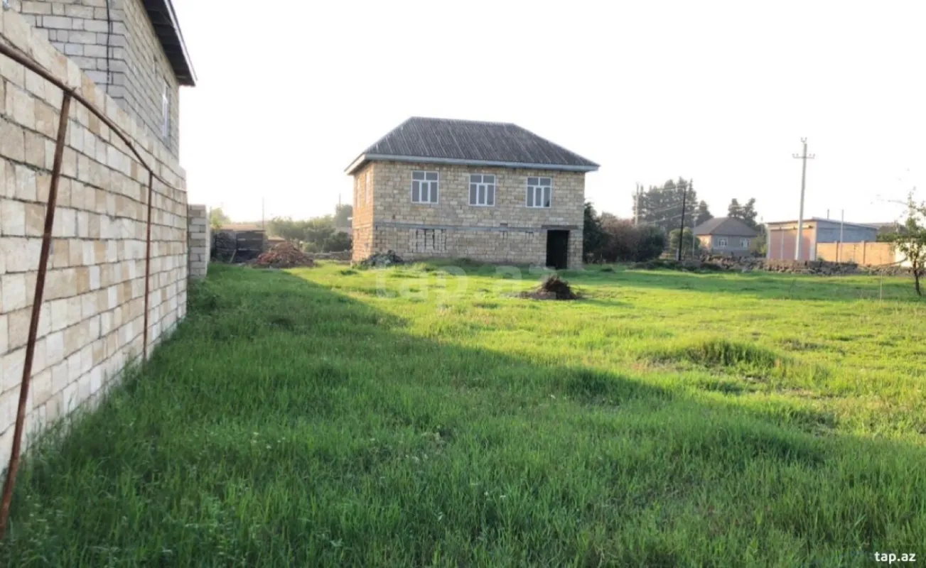 Satılır 6 otaqlı həyət evi