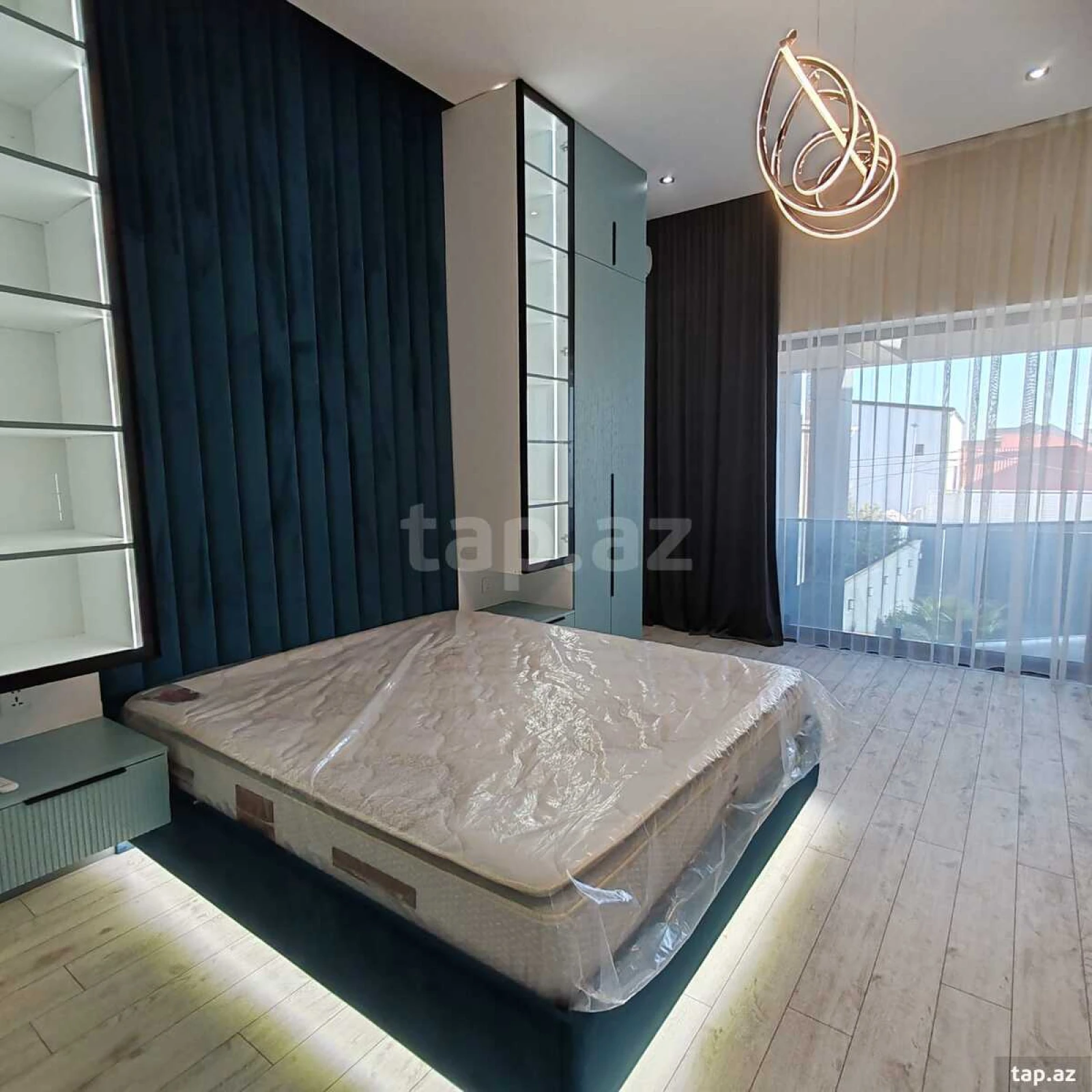 Satılır 5 otaqlı həyət evi