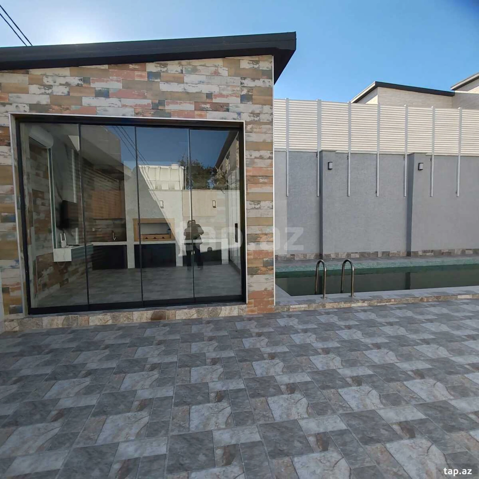 Satılır 5 otaqlı həyət evi