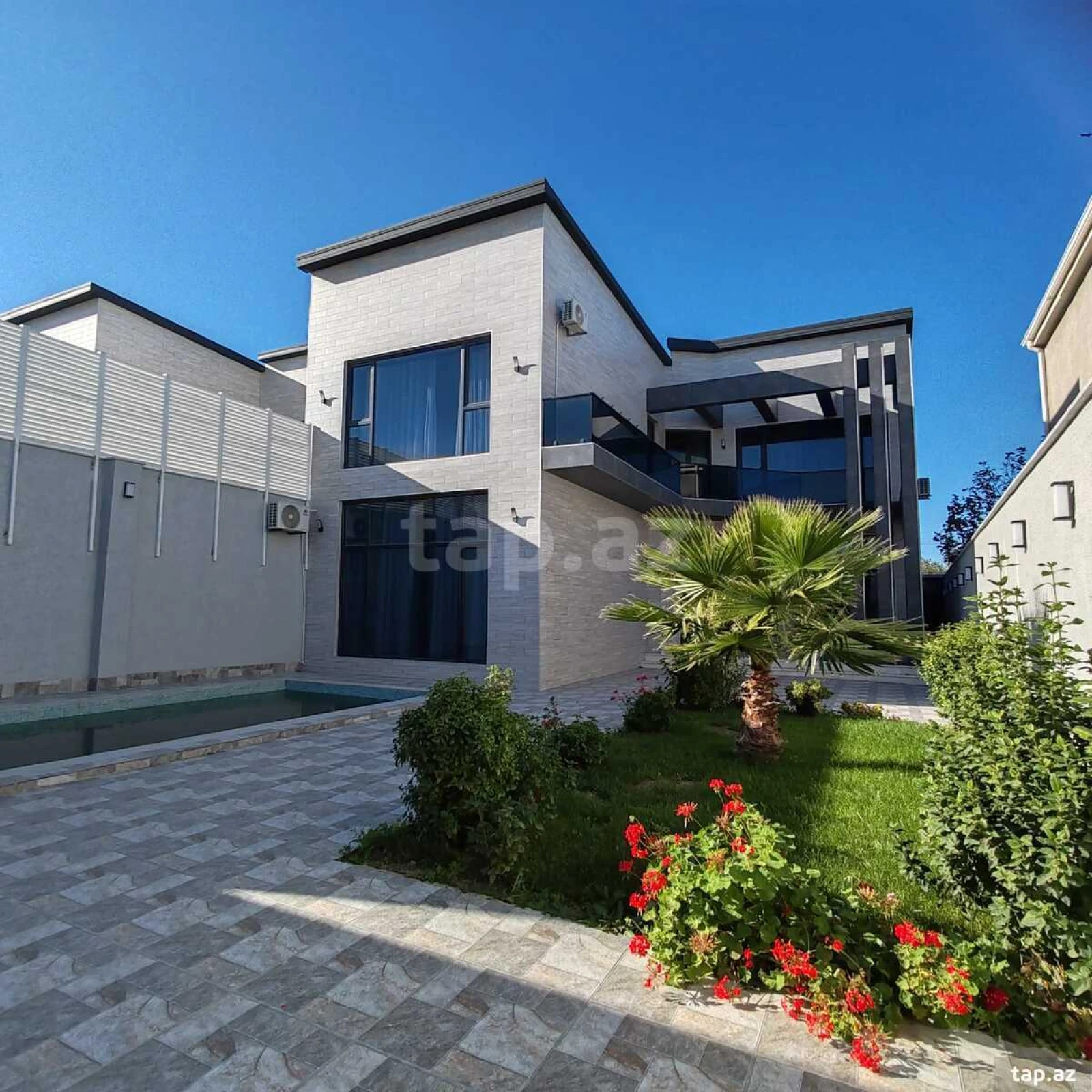 Satılır 5 otaqlı həyət evi