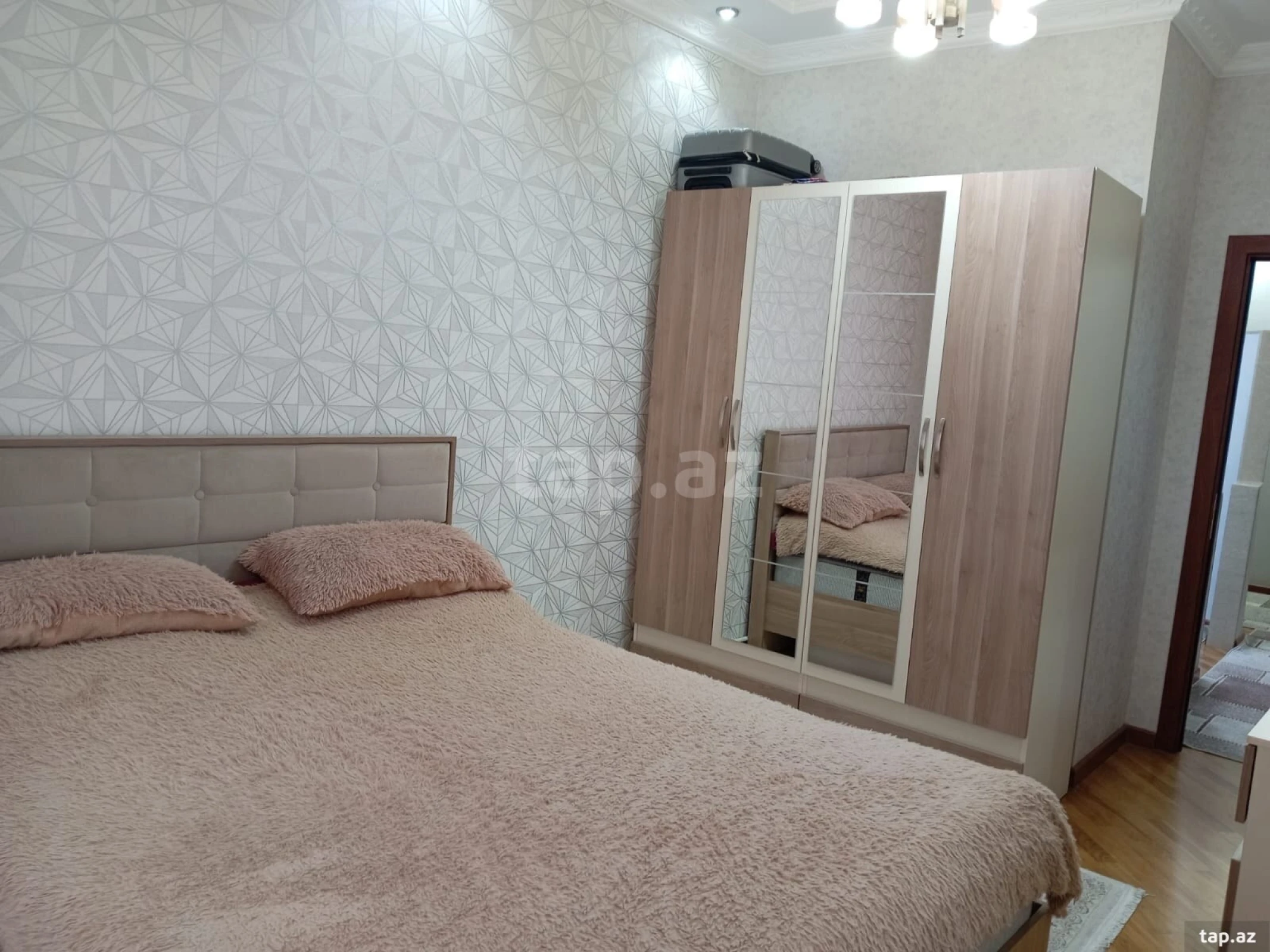Satılır 3 otaqlı yeni tikili 75 m²