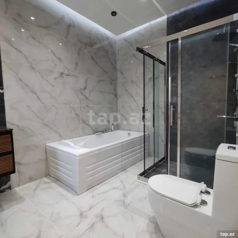 Satılır 5 otaqlı həyət evi