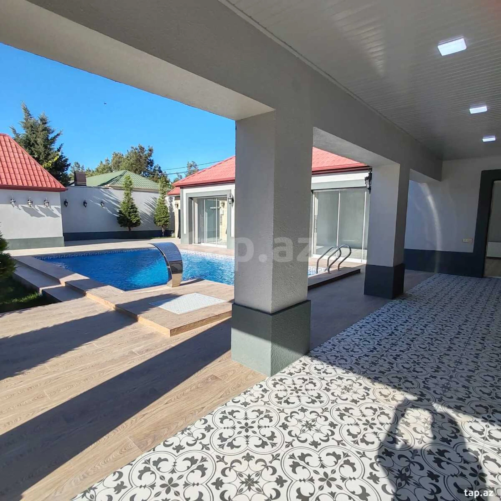 Satılır 5 otaqlı həyət evi