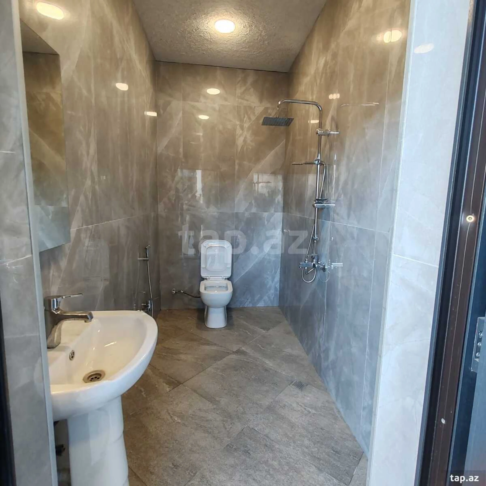 Satılır 4 otaqlı həyət evi