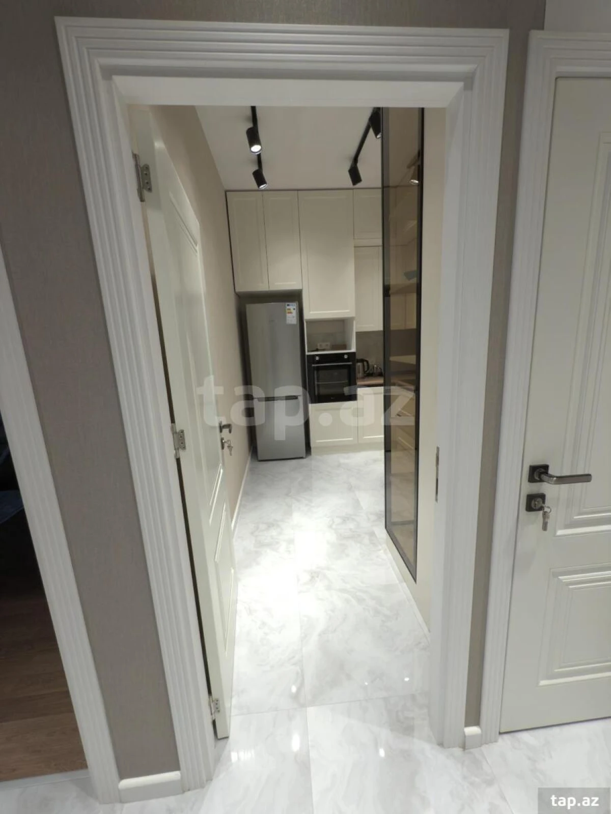 Kirayə verilir 2 otaqlı yeni tikili 65 m²