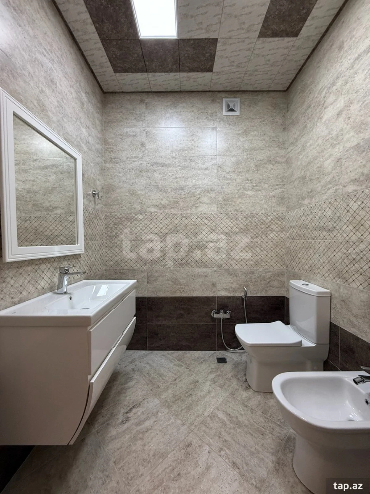 Satılır 16 otaqlı həyət evi 220 m²