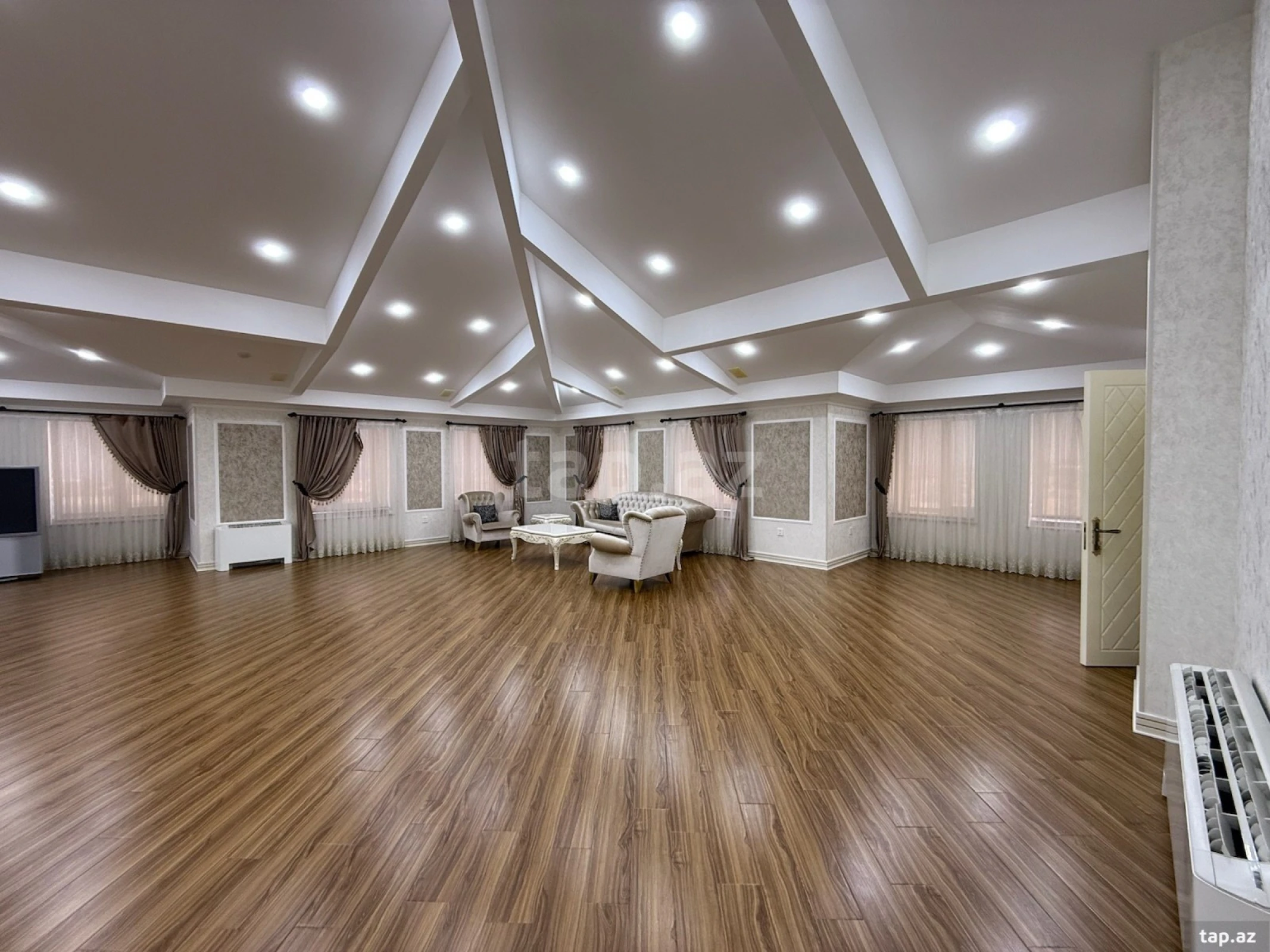 Satılır 16 otaqlı həyət evi 220 m²