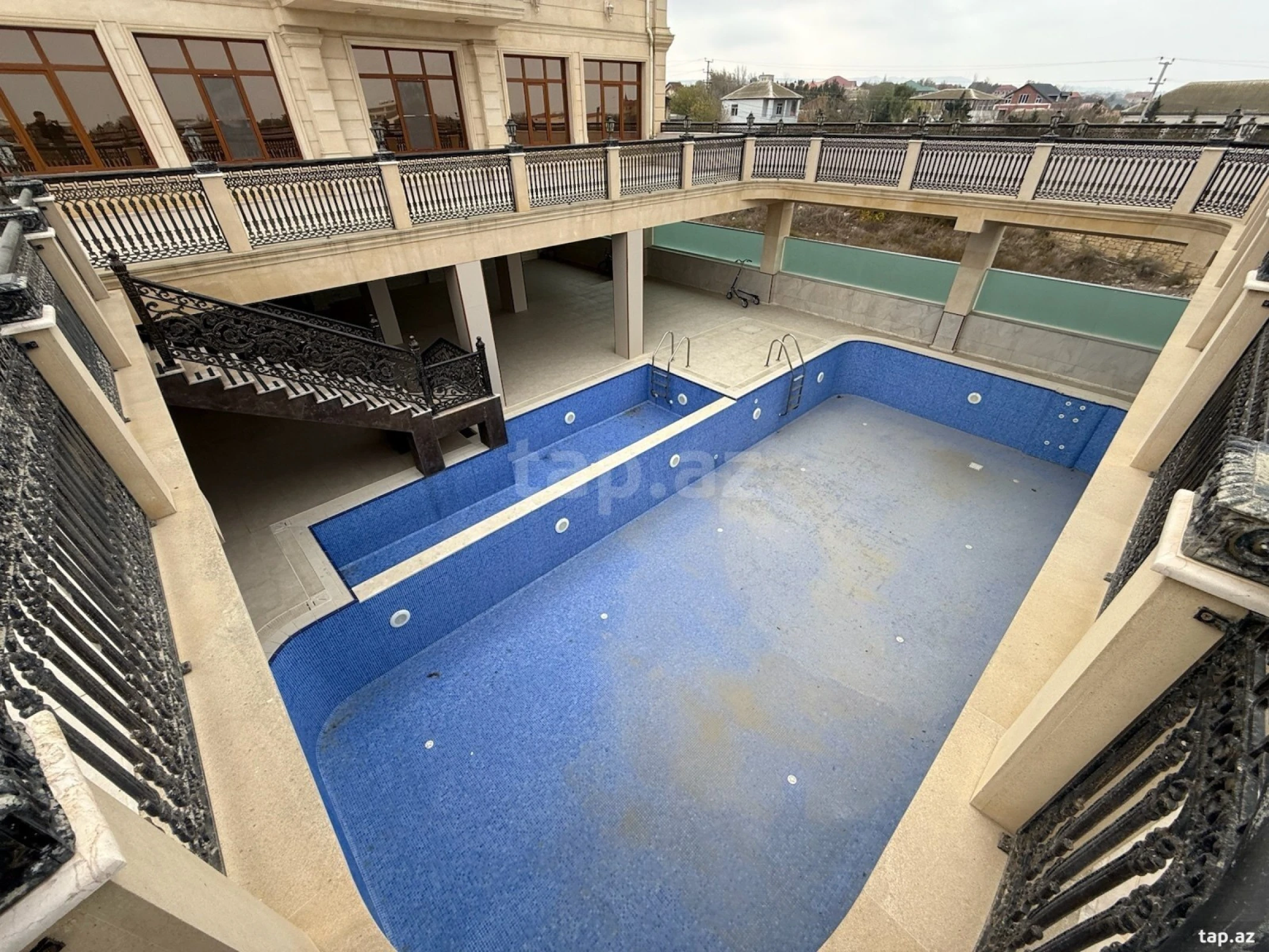 Satılır 16 otaqlı həyət evi 220 m²