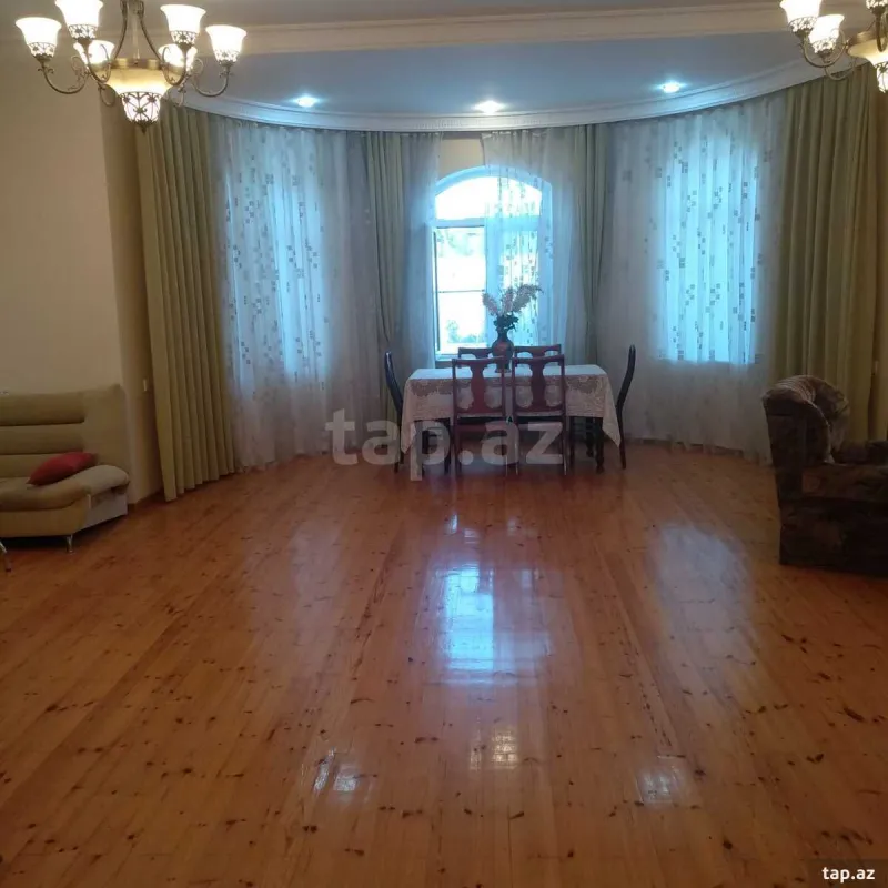 Satılır 6 otaqlı həyət evi