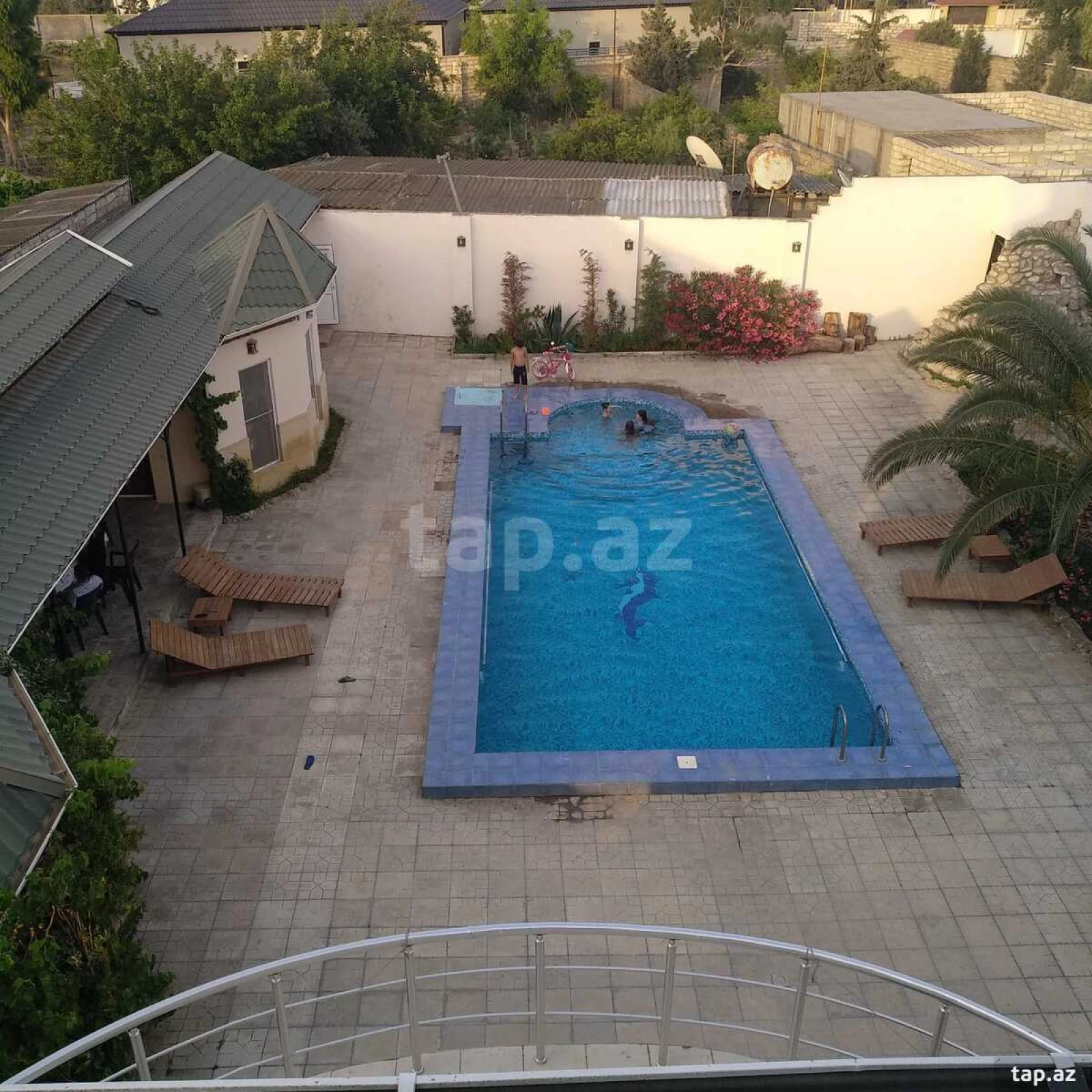 Satılır 6 otaqlı həyət evi